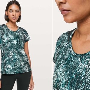 Lululemon Seek The Heat Short Sleeve top
Wildwood White Multi/Nocturnal Teal